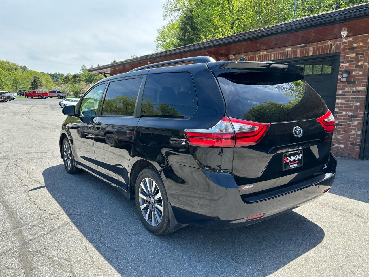 Toyota Sienna XLE 7-Passenger AWD 2020
