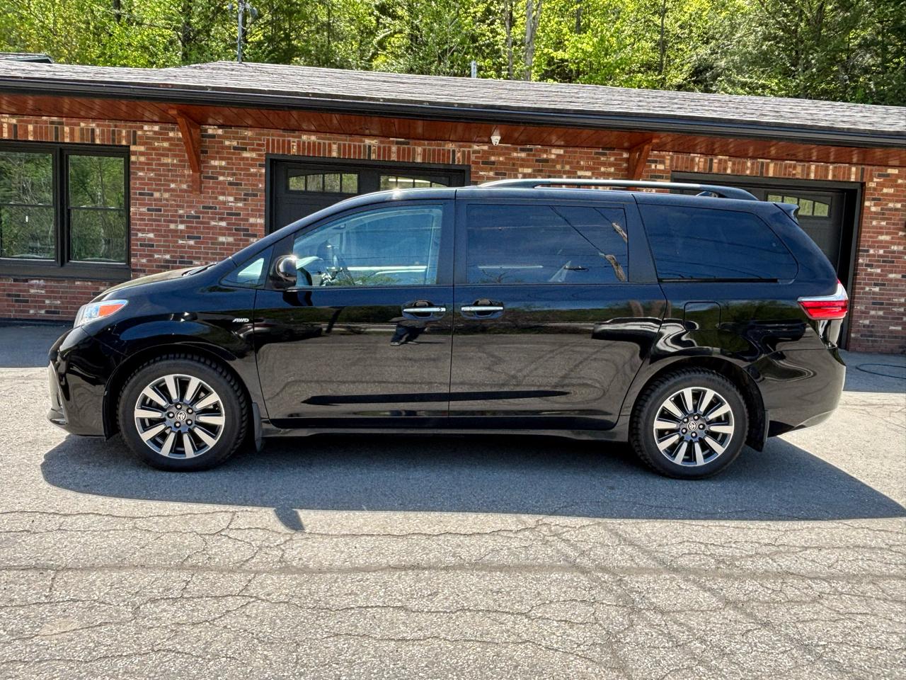 Toyota Sienna XLE 7-Passenger AWD 2020