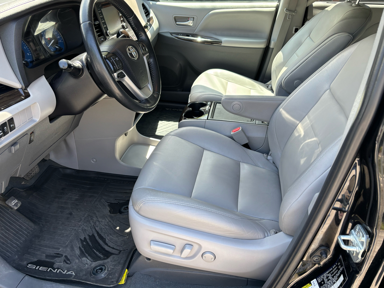 Toyota Sienna XLE 7-Passenger AWD 2020