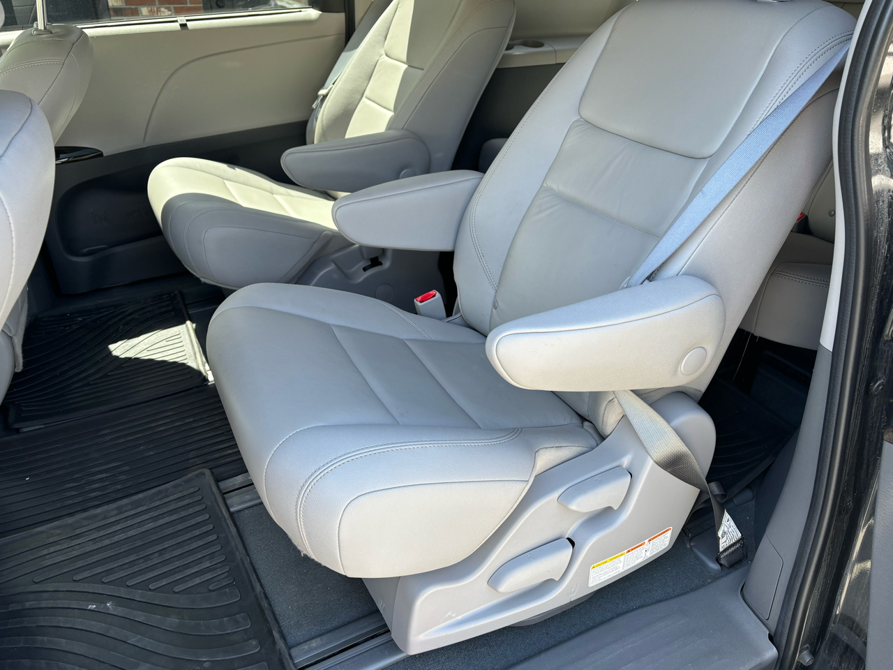 Toyota Sienna XLE 7-Passenger AWD 2020