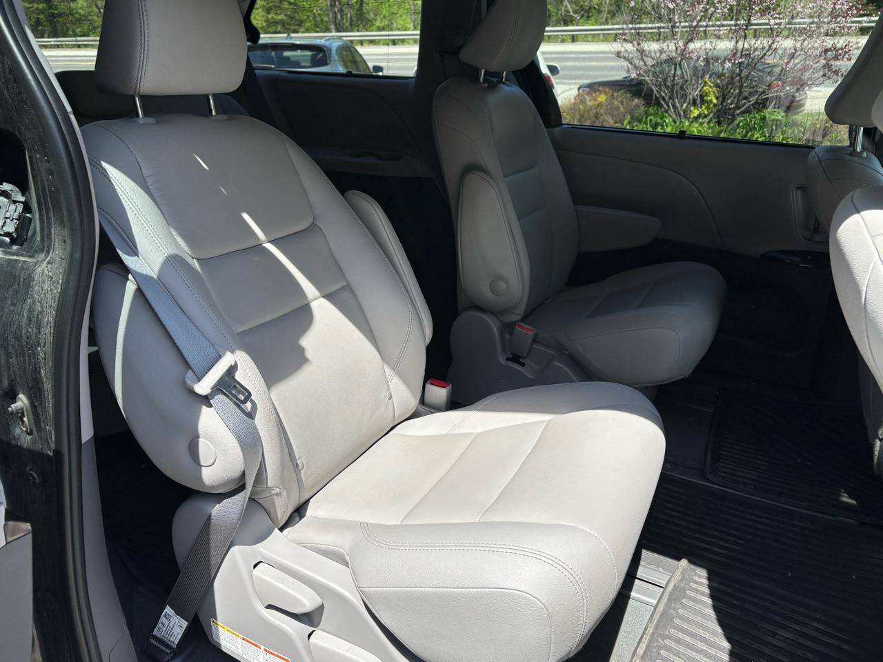 Toyota Sienna XLE 7-Passenger AWD 2020