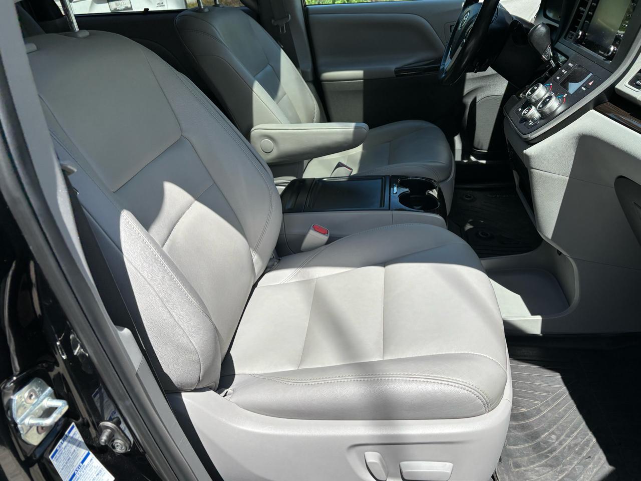 Toyota Sienna XLE 7-Passenger AWD 2020