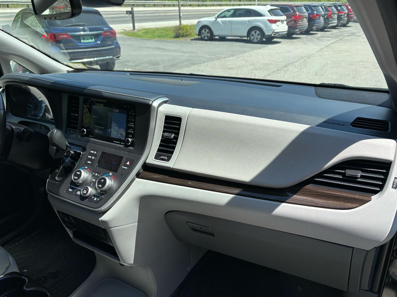 Toyota Sienna XLE 7-Passenger AWD 2020