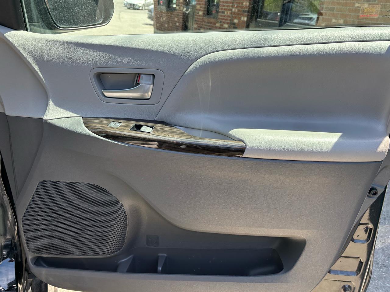 Toyota Sienna XLE 7-Passenger AWD 2020