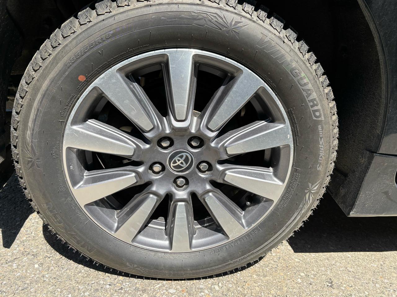 Toyota Sienna XLE 7-Passenger AWD 2020