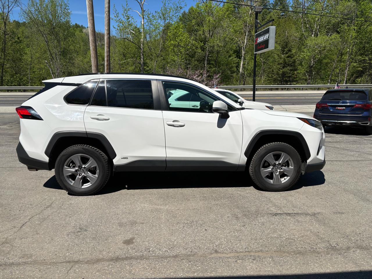 Toyota RAV4 Hybrid XLE 2022