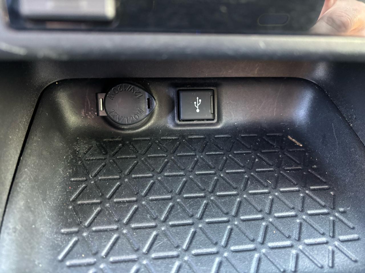 Toyota RAV4 Hybrid XLE 2022