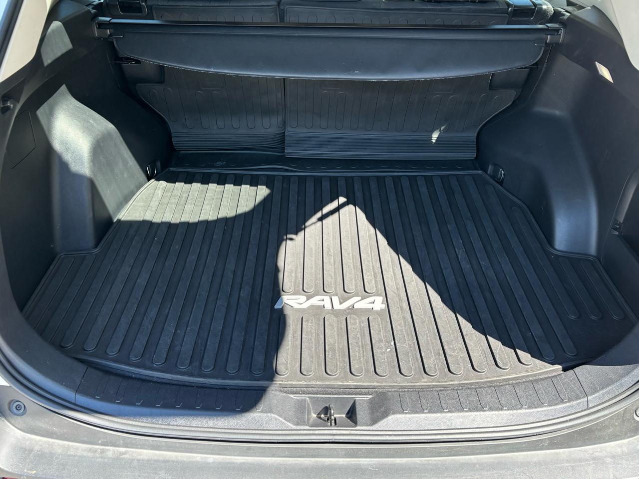 Toyota RAV4 Hybrid XLE 2022