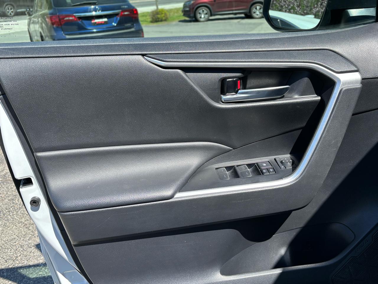 Toyota RAV4 Hybrid XLE 2022