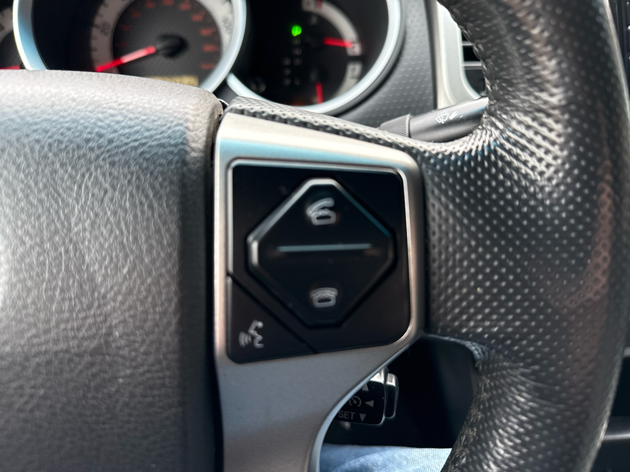 Toyota Tacoma Double Cab V6 6MT 4WD 2015