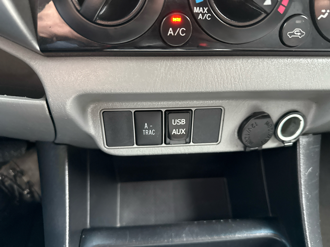 Toyota Tacoma Double Cab V6 6MT 4WD 2015