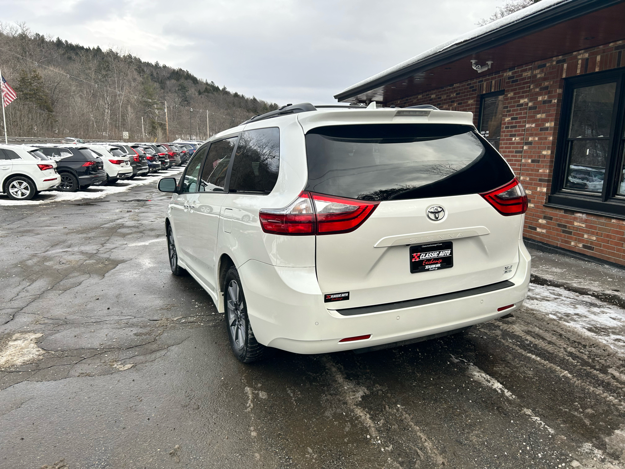 Toyota Sienna XLE 7-Passenger AWD 2020