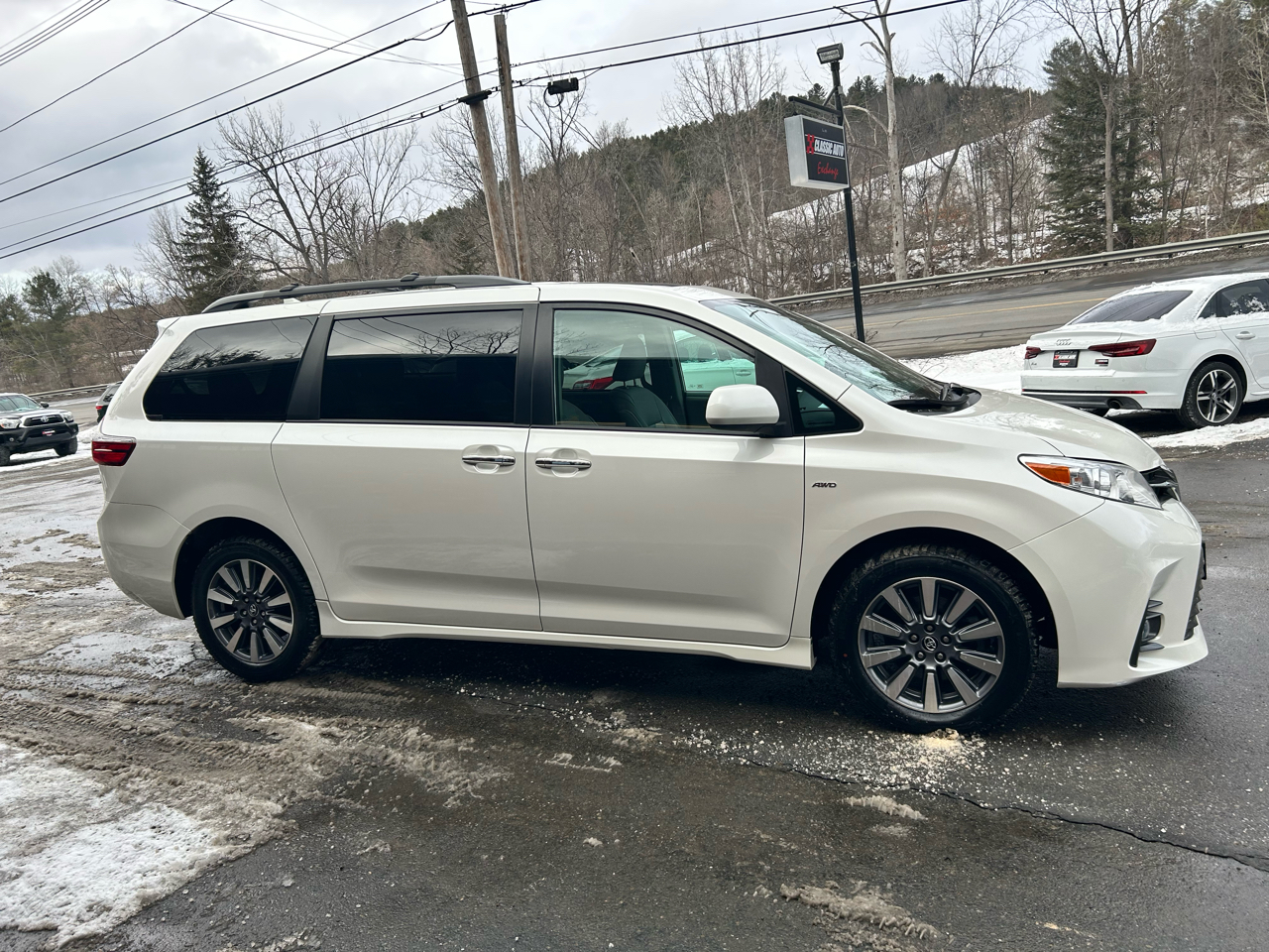 Toyota Sienna XLE 7-Passenger AWD 2020
