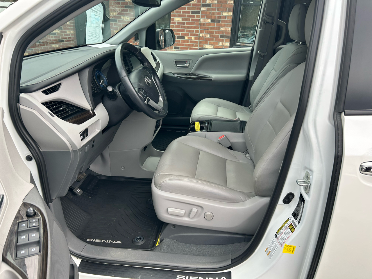 Toyota Sienna XLE 7-Passenger AWD 2020