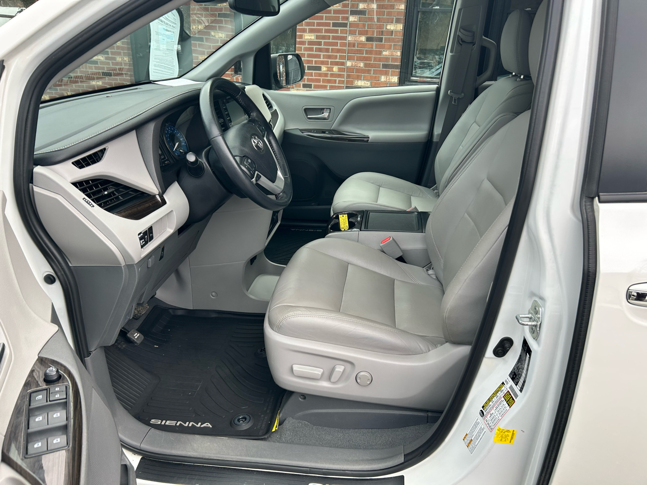 Toyota Sienna XLE 7-Passenger AWD 2020