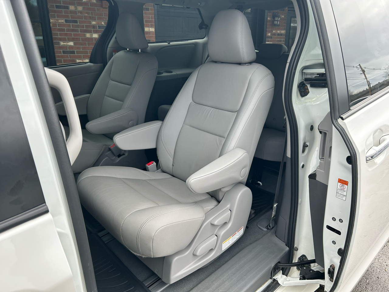 Toyota Sienna XLE 7-Passenger AWD 2020