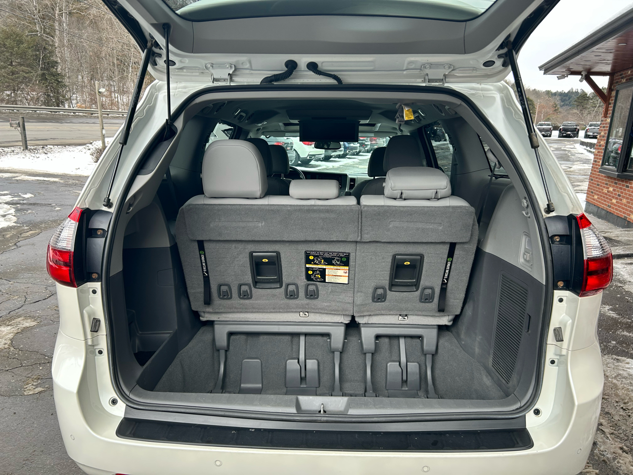 Toyota Sienna XLE 7-Passenger AWD 2020