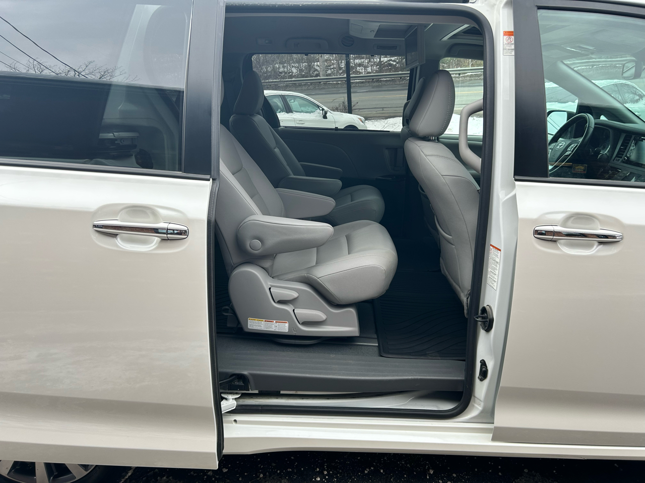 Toyota Sienna XLE 7-Passenger AWD 2020