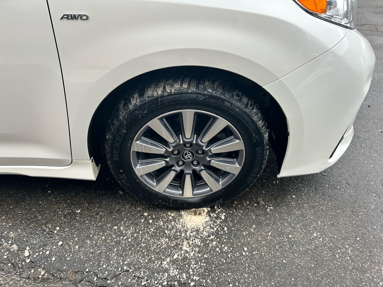 Toyota Sienna XLE 7-Passenger AWD 2020