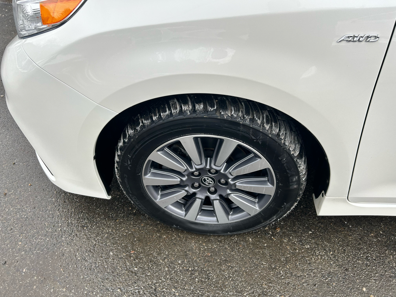 Toyota Sienna XLE 7-Passenger AWD 2020