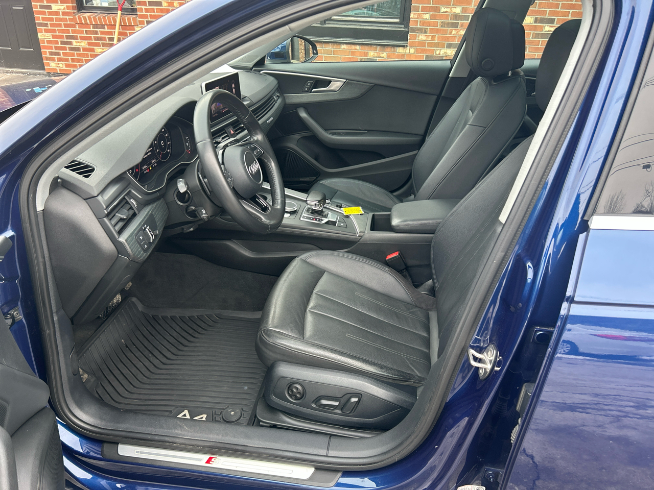 Audi A4 2.0T Premium Plus quattro Sedan 2017