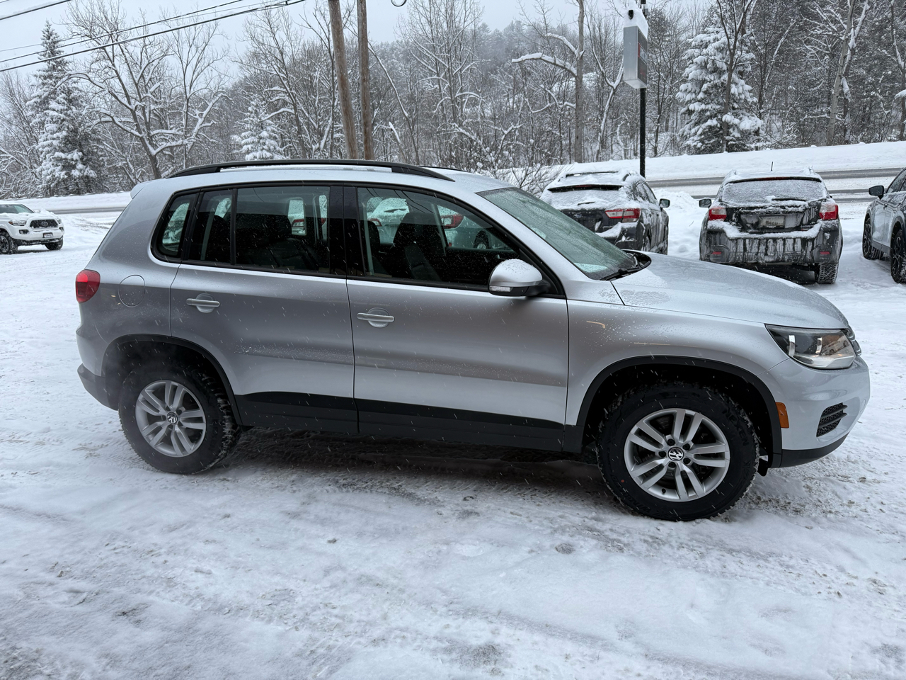 Volkswagen Tiguan S 4Motion AWD 2017