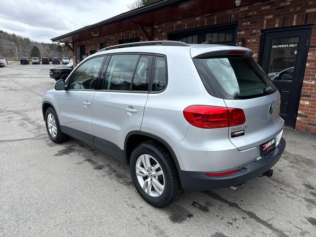 View vehicle photo 5