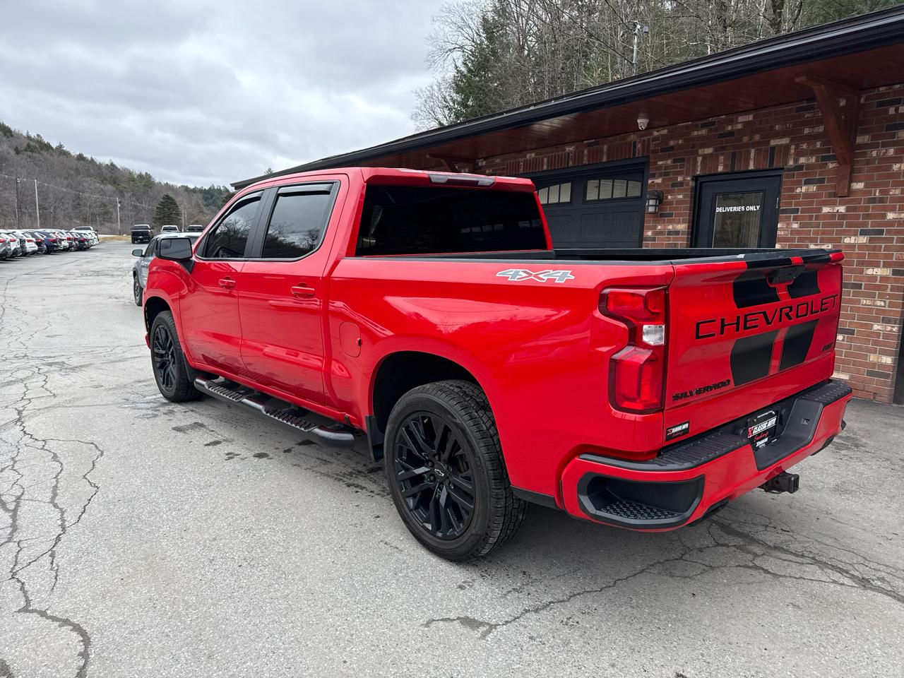 View vehicle photo 3