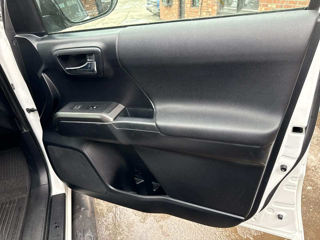 Toyota Tacoma TRD Sport Dbl Cab 4WD at 2018