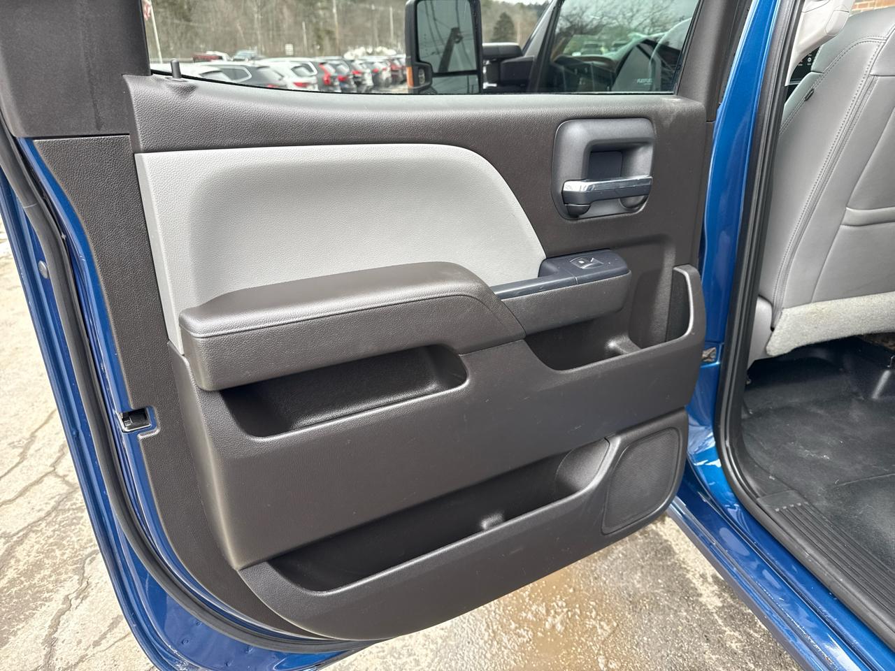 GMC Sierra 2500HD Crew Cab Short Bed 4WD 2017