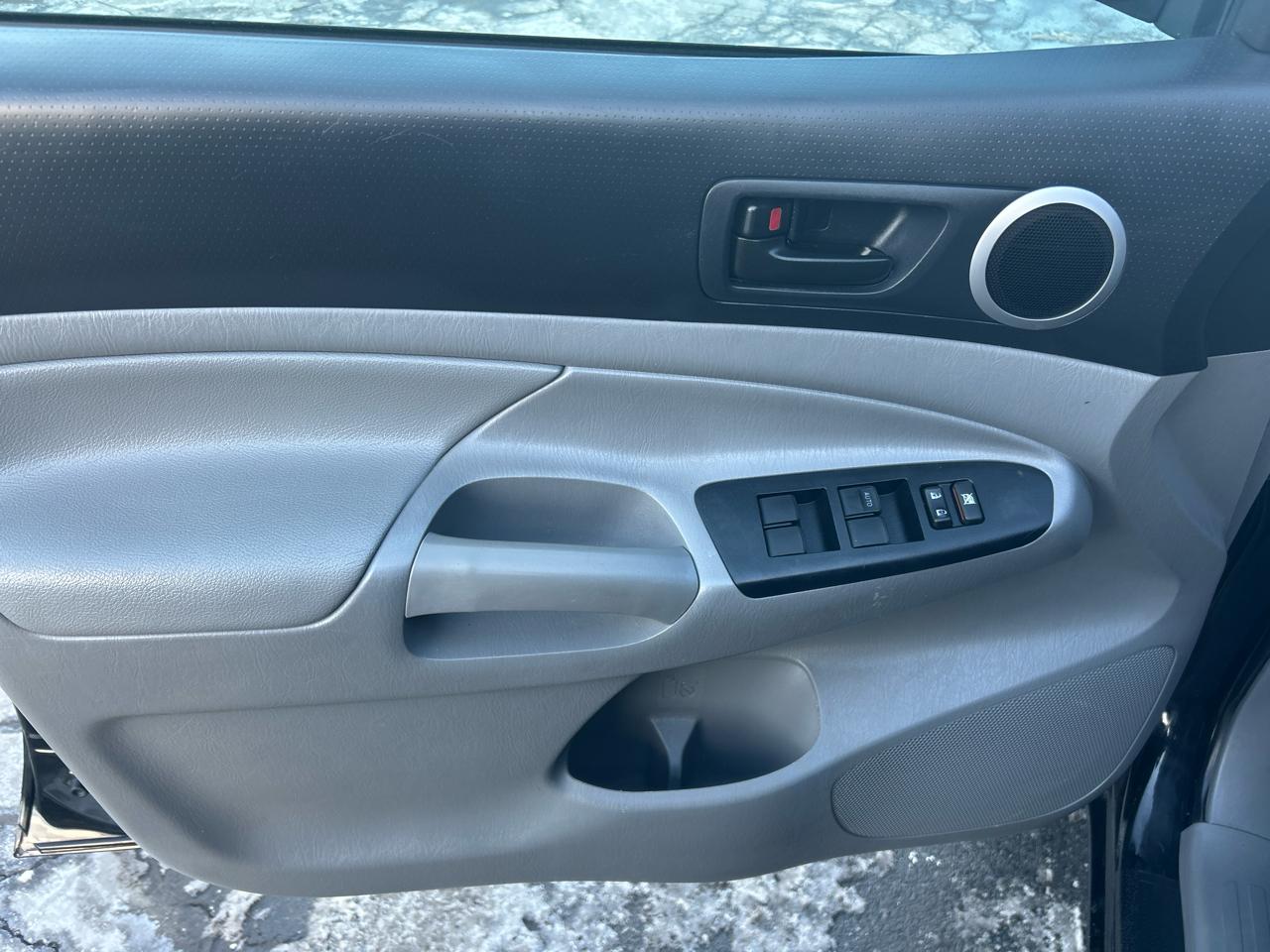 Toyota Tacoma Double Cab V6 6MT 4WD 2015