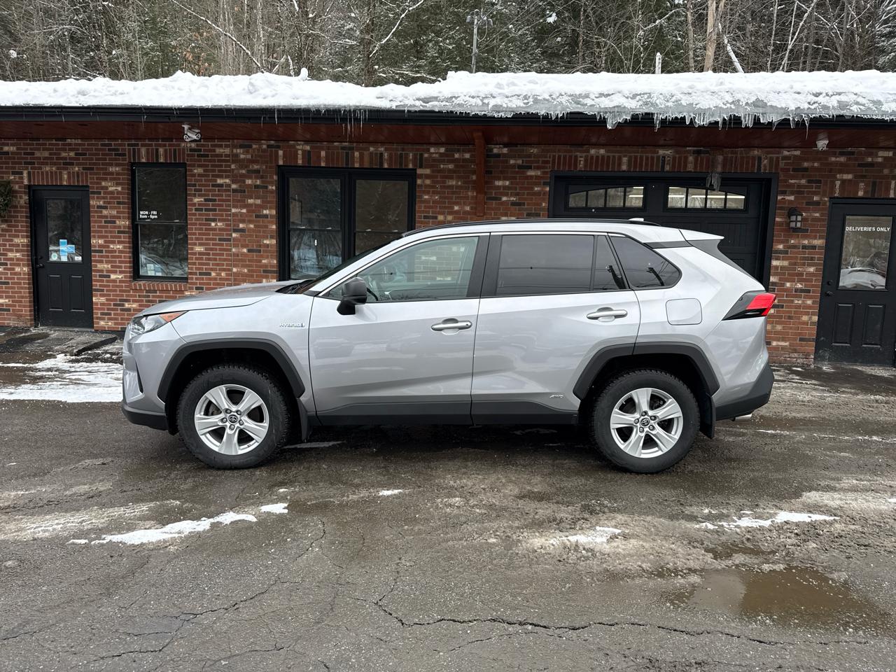 Toyota RAV4 Hybrid LE 2021