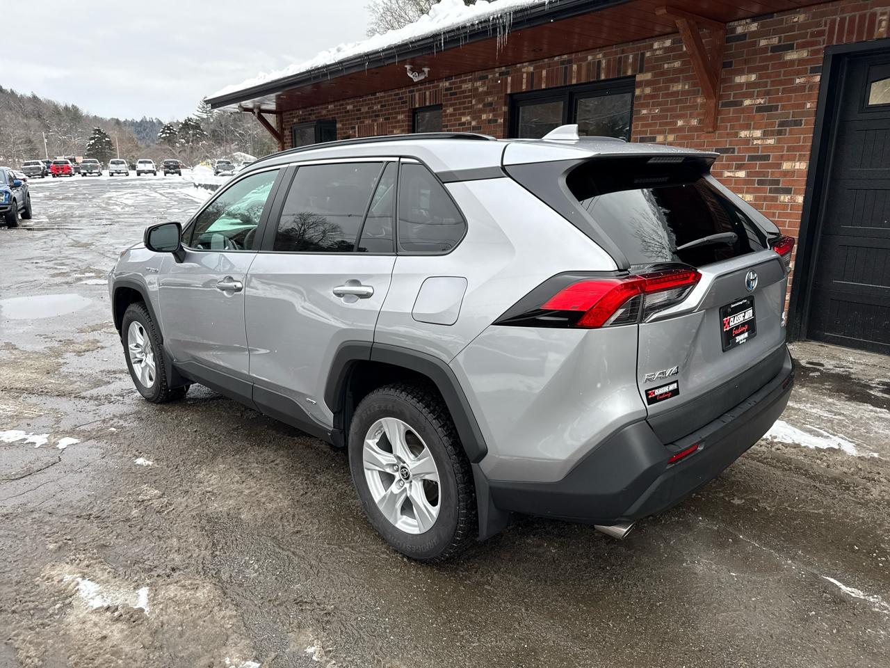 Toyota RAV4 Hybrid LE 2021