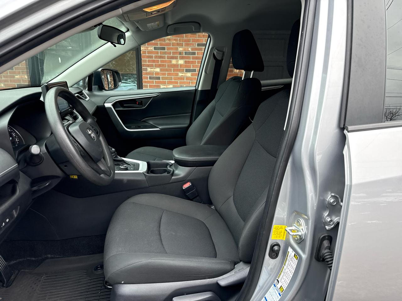 Toyota RAV4 Hybrid LE 2021