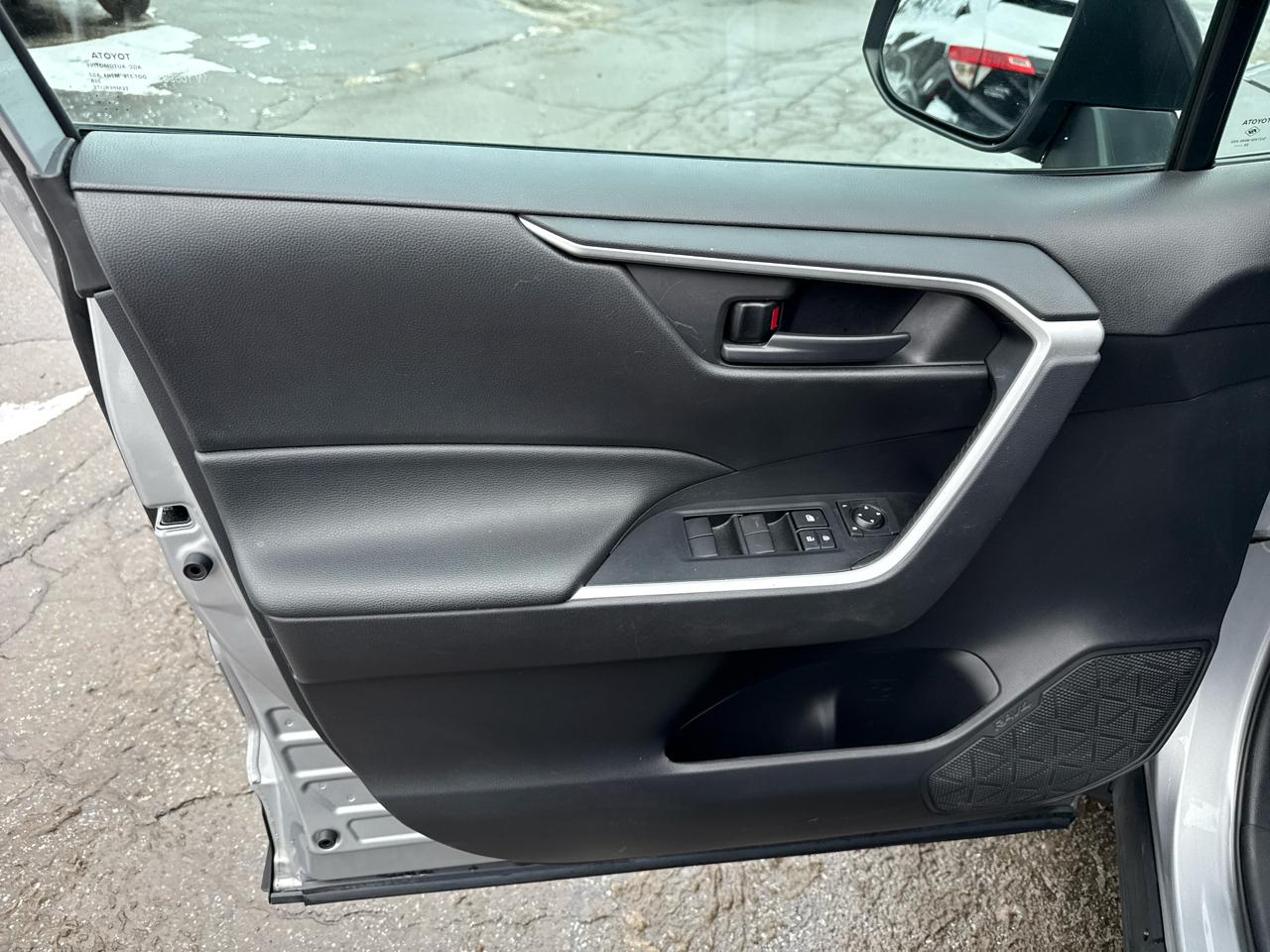 Toyota RAV4 Hybrid LE 2021