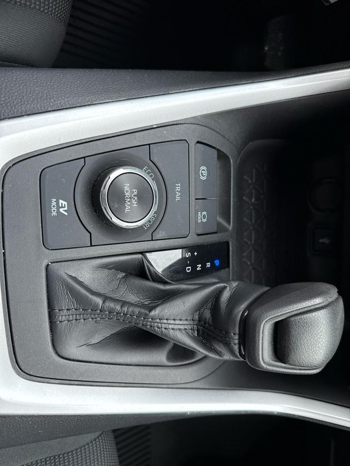 Toyota RAV4 Hybrid LE 2021