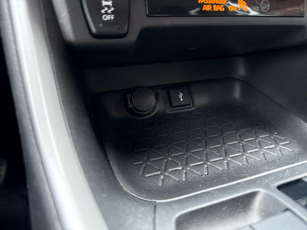 Toyota RAV4 Hybrid LE 2021