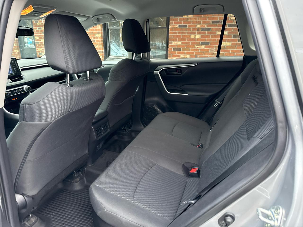 Toyota RAV4 Hybrid LE 2021