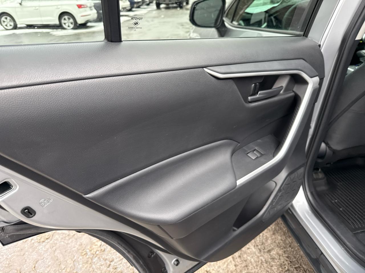 Toyota RAV4 Hybrid LE 2021