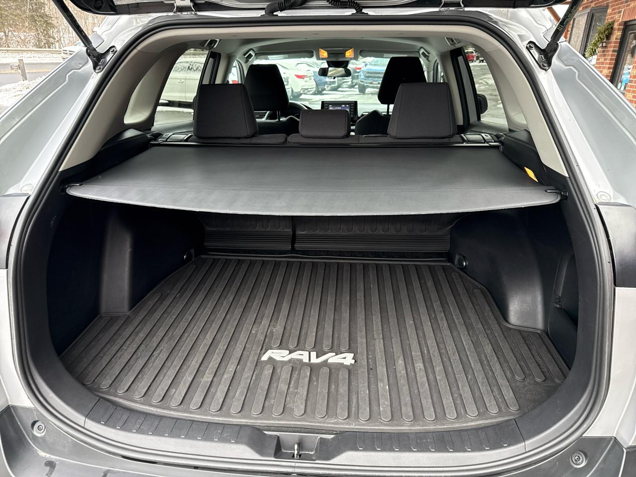 Toyota RAV4 Hybrid LE 2021