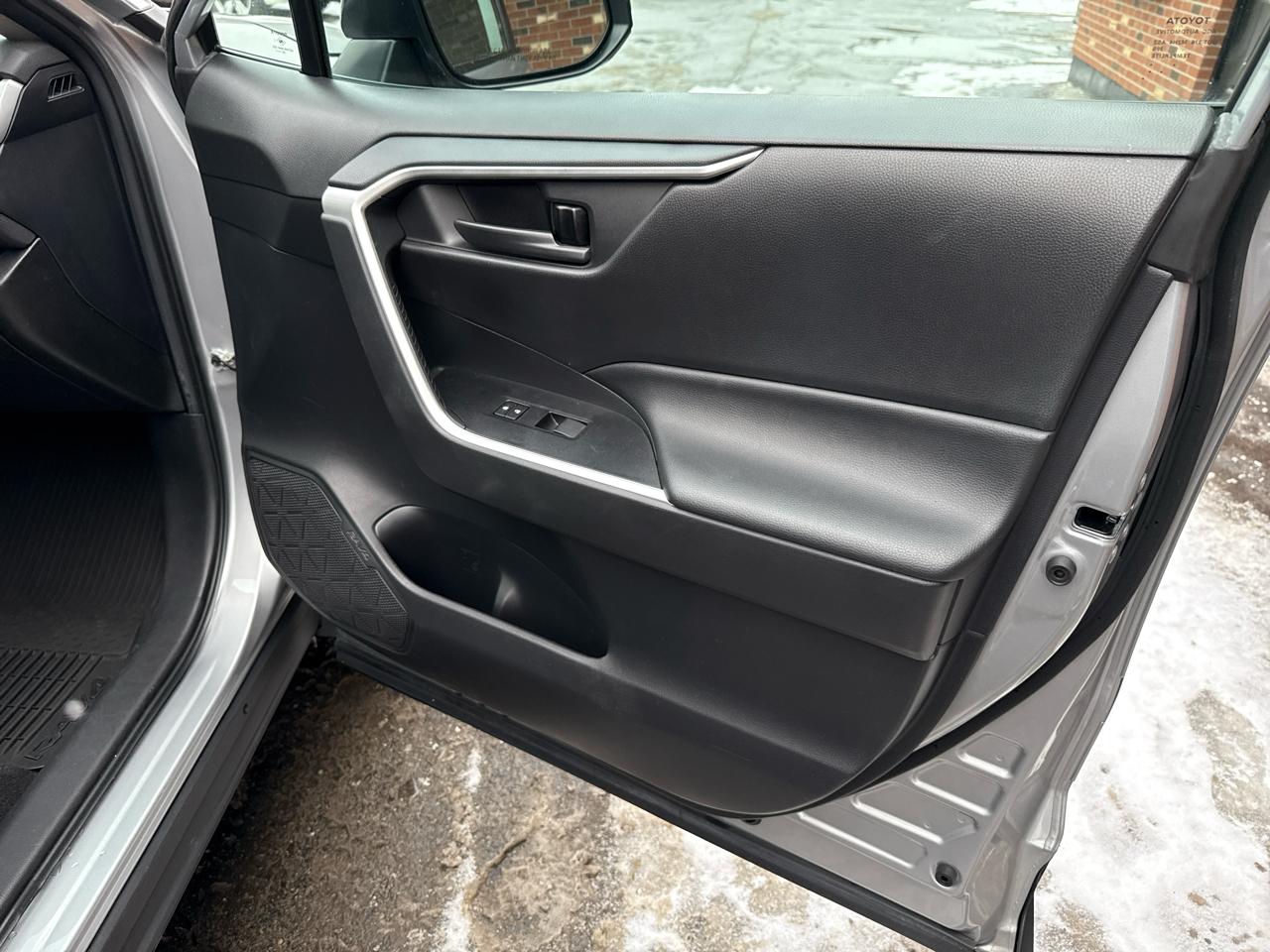 Toyota RAV4 Hybrid LE 2021