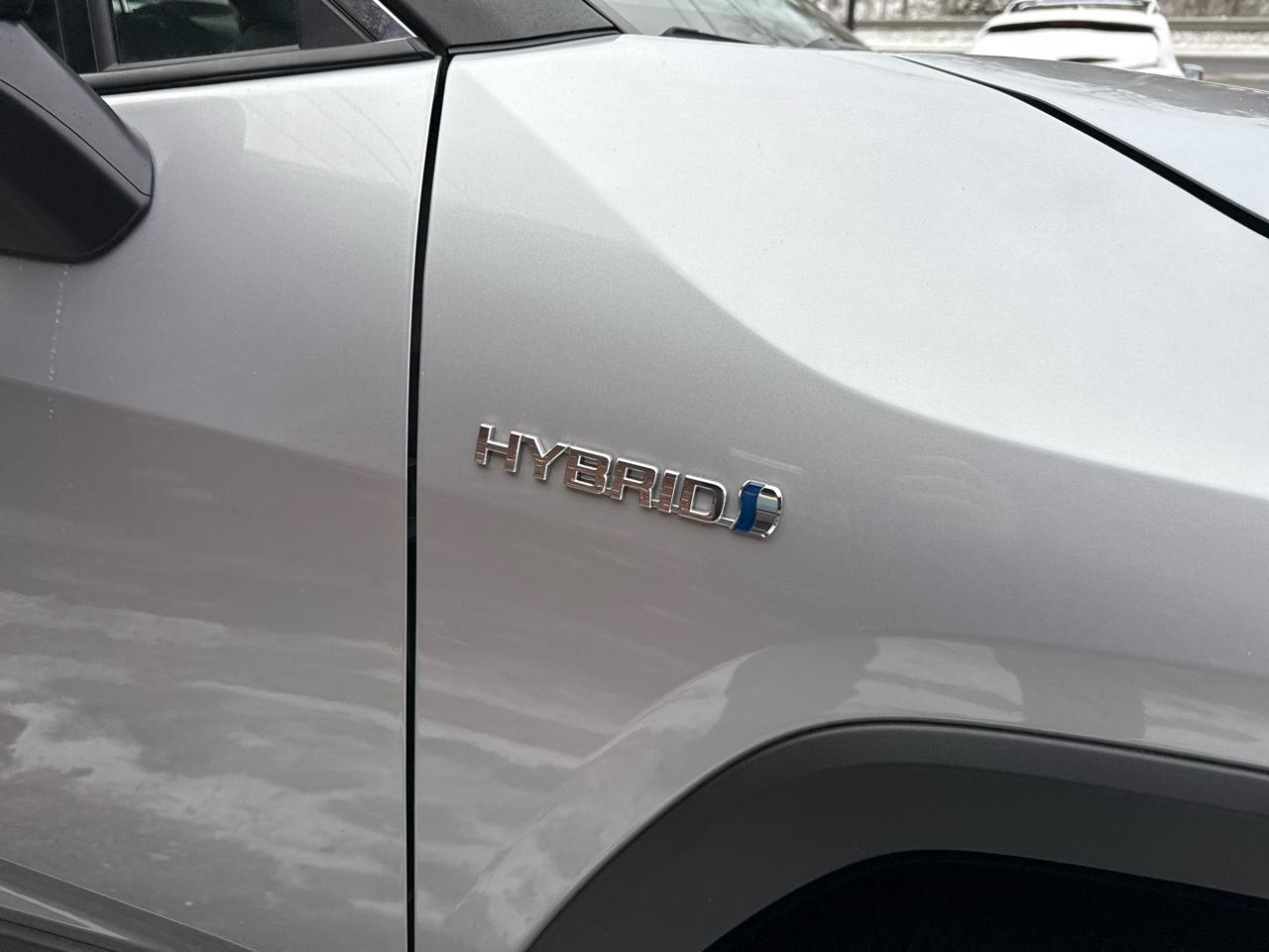 Toyota RAV4 Hybrid LE 2021