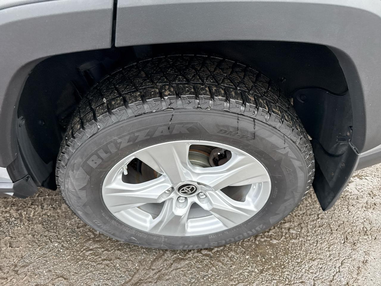 Toyota RAV4 Hybrid LE 2021