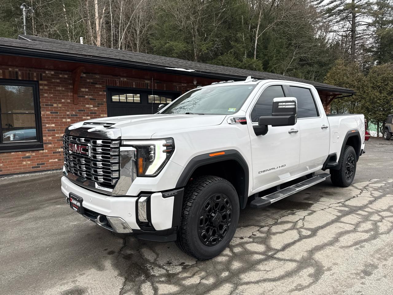 2024 GMC Sierra 2500HD Denali Crew Cab 4WD SB