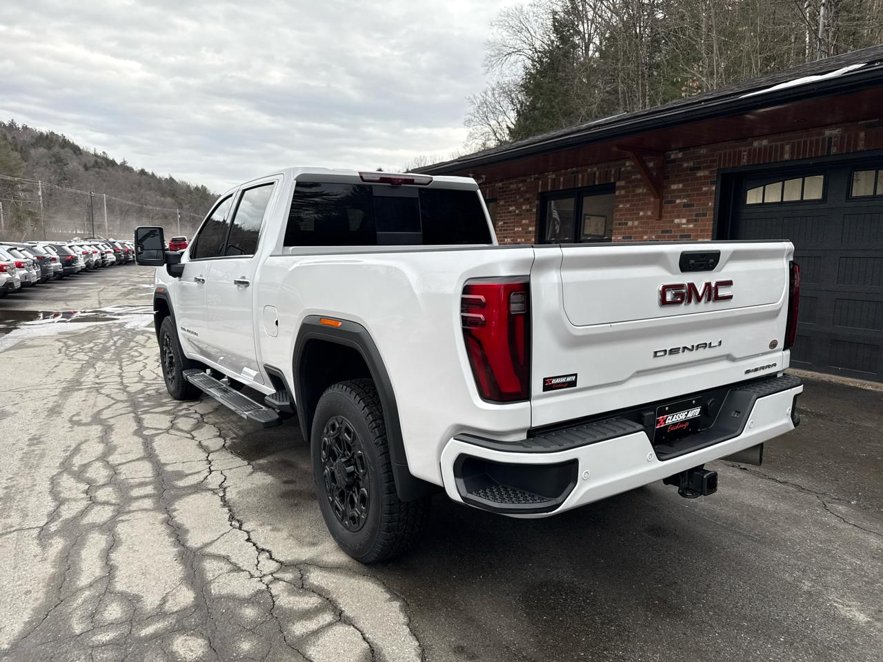 GMC Sierra 2500HD Denali Crew Cab 4WD SB 2024