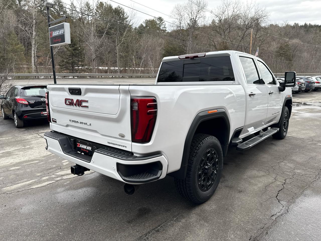 GMC Sierra 2500HD Denali Crew Cab 4WD SB 2024