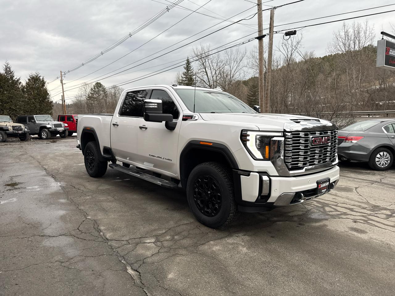 GMC Sierra 2500HD Denali Crew Cab 4WD SB 2024