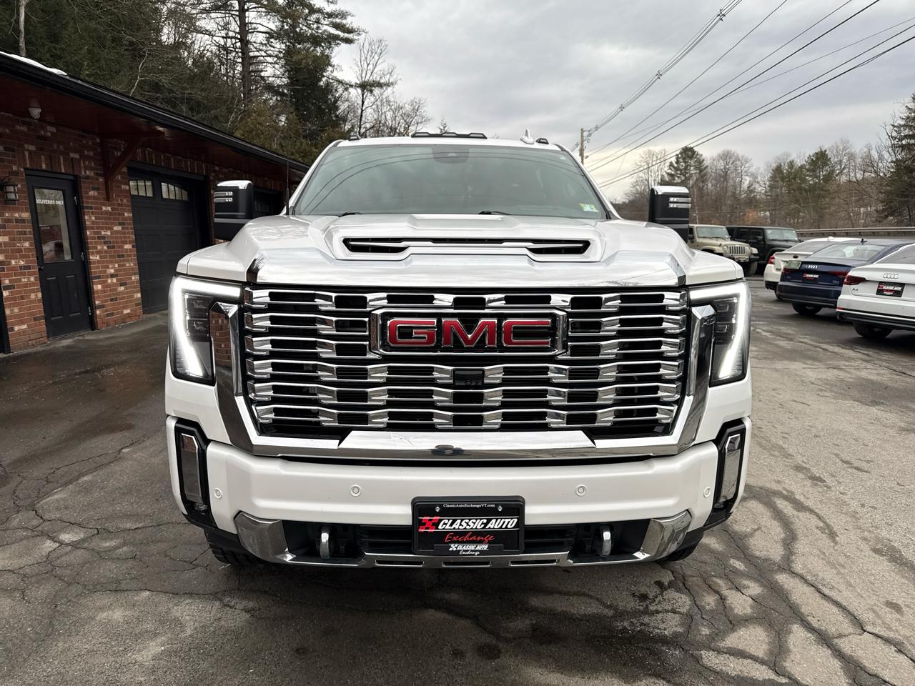 GMC Sierra 2500HD Denali Crew Cab 4WD SB 2024