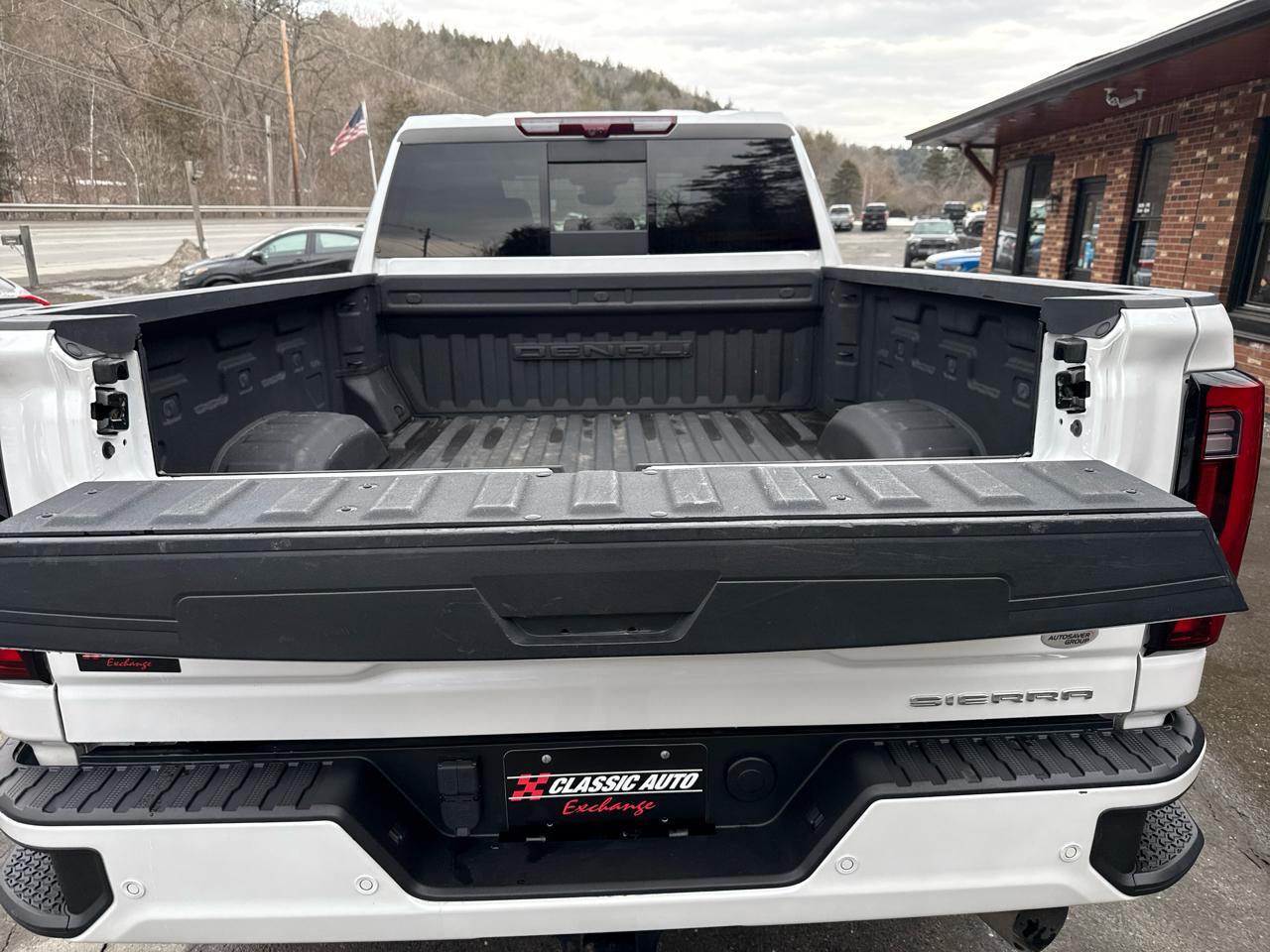 GMC Sierra 2500HD Denali Crew Cab 4WD SB 2024