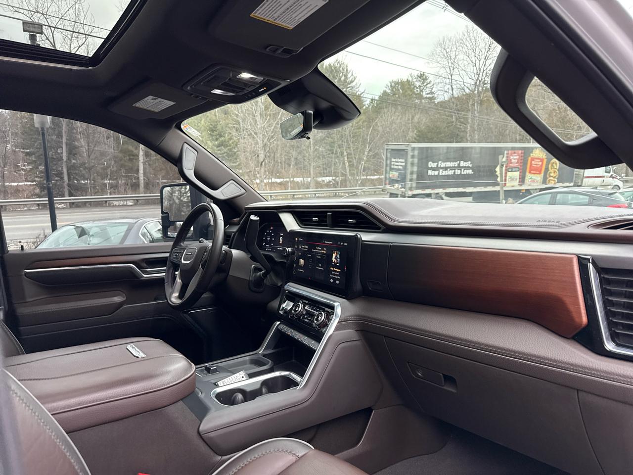 GMC Sierra 2500HD Denali Crew Cab 4WD SB 2024